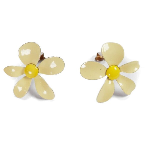 Vtg 60s 70s Clip On Light Yellow Enamel Flower Earring Mod Daisy Retro 1.5" - Picture 1 of 7